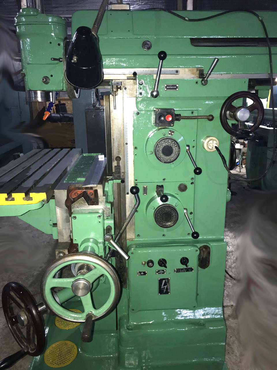 676 Загальний вигляд широкоуніверсального фрезерного верстата